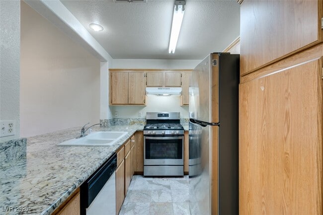 Building Photo - 48 Belle Essence Ave