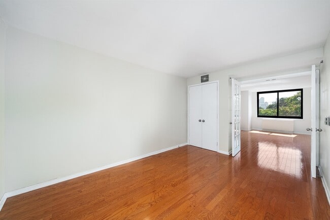 Building Photo - 700 Grove St