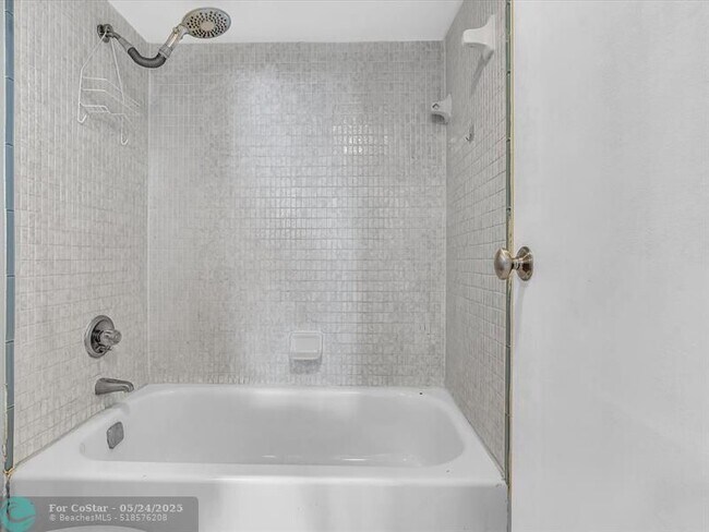 Building Photo - 20379 W Country Club Dr