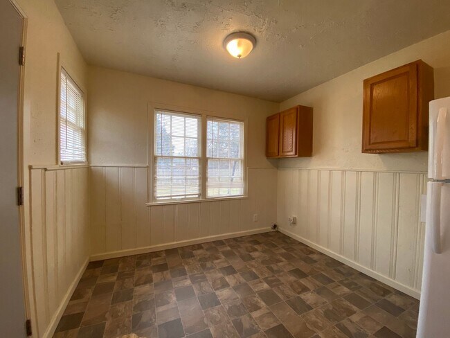 Building Photo - 1320 Campbell Rd