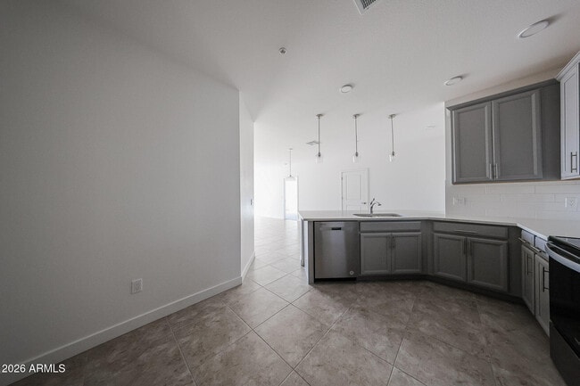 Building Photo - 2511 W Queen Creek Rd