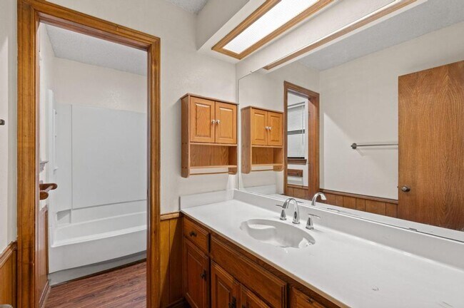 Building Photo - 504 Warbler Dr