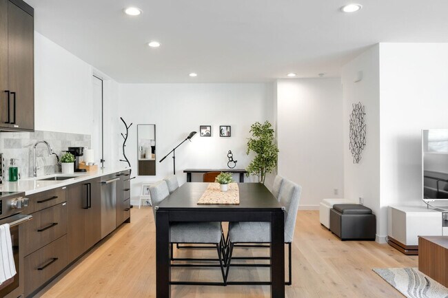 Building Photo - 5300 NE 67th St