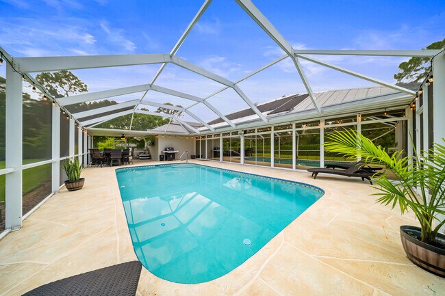 Building Photo - 7903 Plantation Lakes Dr