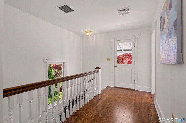 Building Photo - 462 Riverside Ave