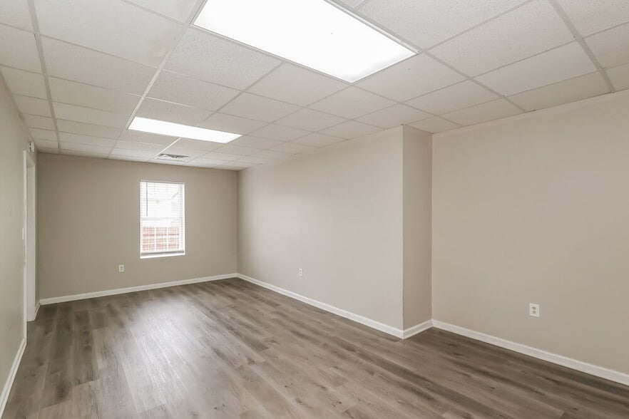 Building Photo - 714 Cherry Branch Cir
