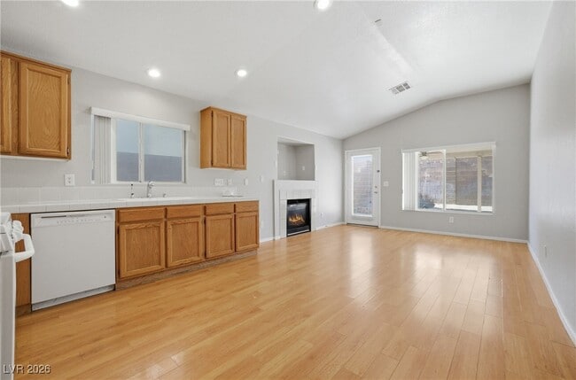 Building Photo - 5555 Airview Ct