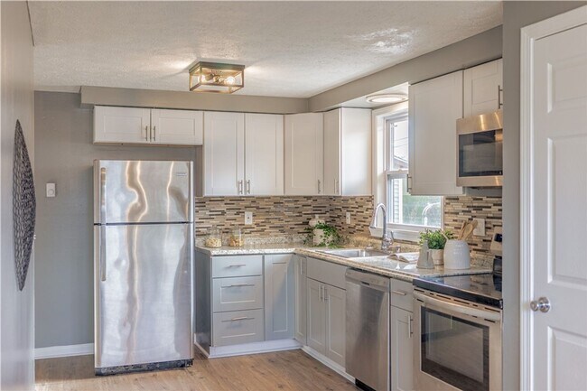 Building Photo - Single Family Ranch close to UofR & Strong Hospital