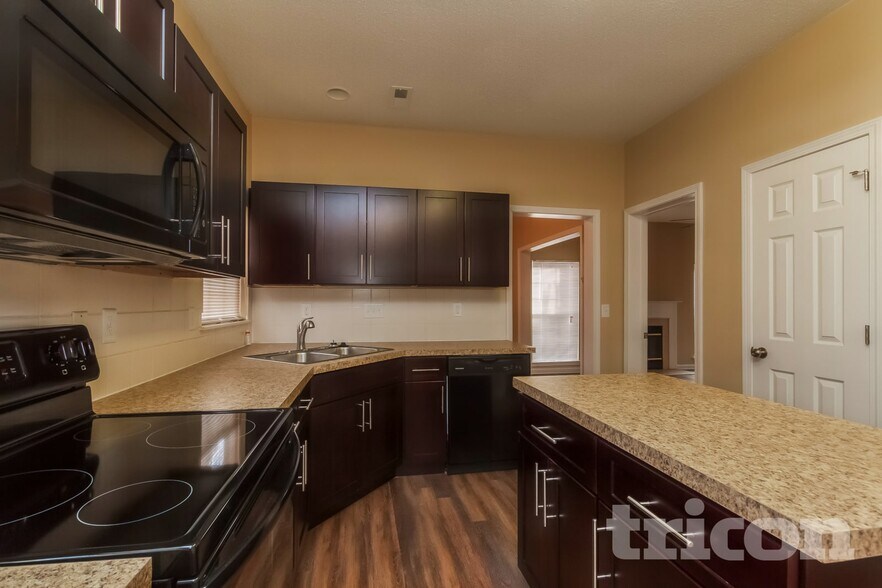 Building Photo - 9205 Rotherham Ln