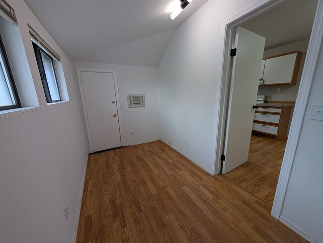 Building Photo - 1 Bedroom Pet-Friendly Casita (Plus Bonus Spaces!)