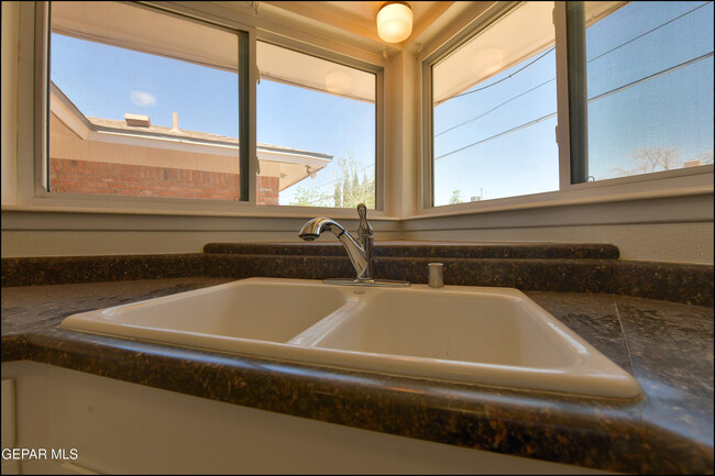Building Photo - 6915 Pamlico Dr