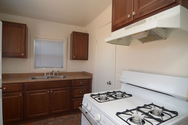 Building Photo - Charming 1 Bedroom 1 Bath Home! Great Cent...