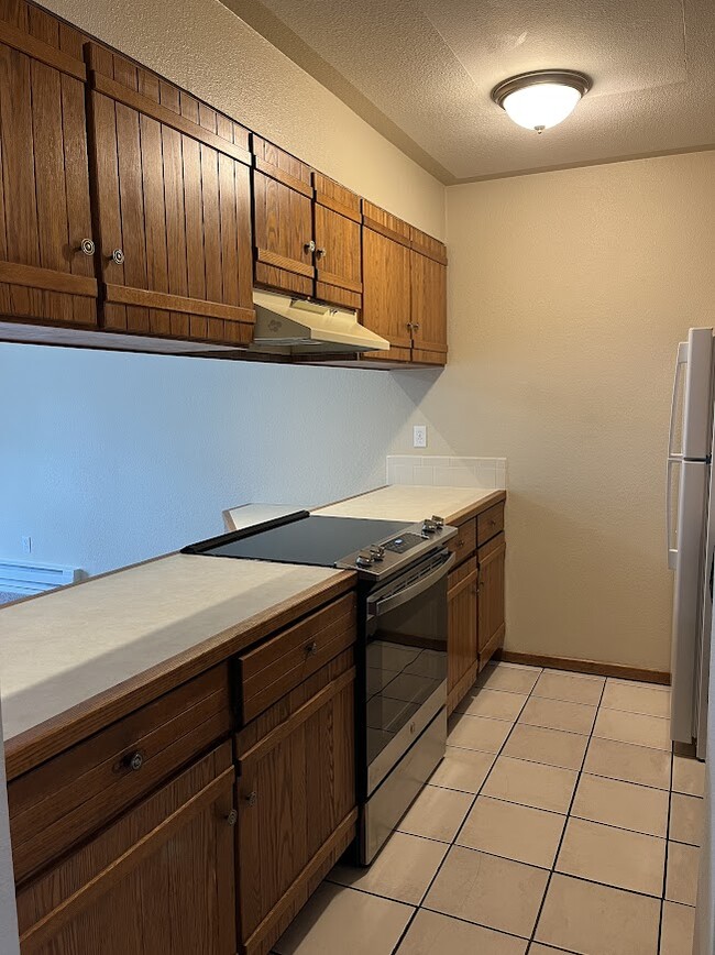 Building Photo - 806 Stone Mountain Dr