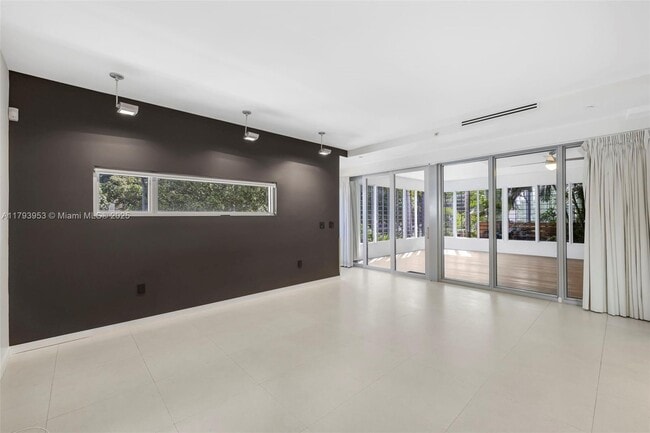 Primary Photo - 340 Jefferson Ave
