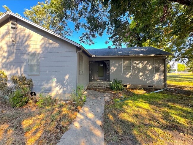 Building Photo - 4213 N Main St