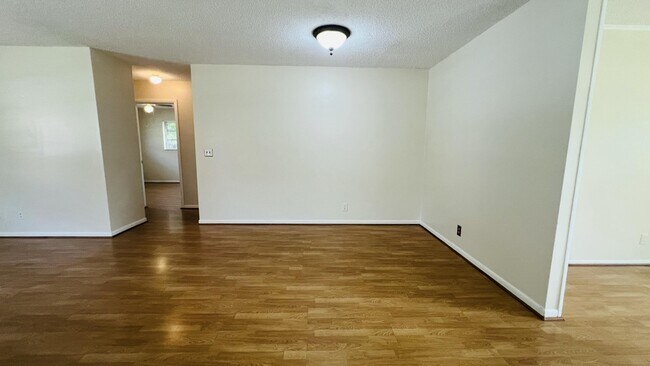 Building Photo - 6831 Eastview Dr