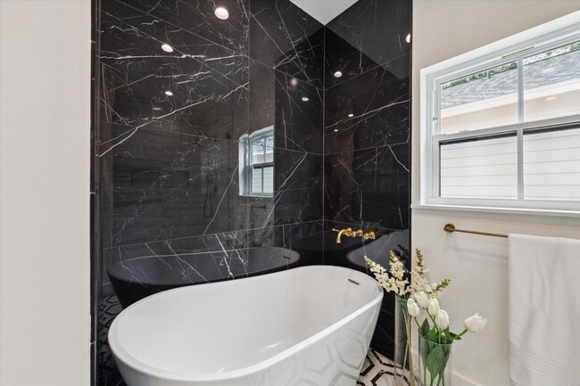 Building Photo - 1514 31st St