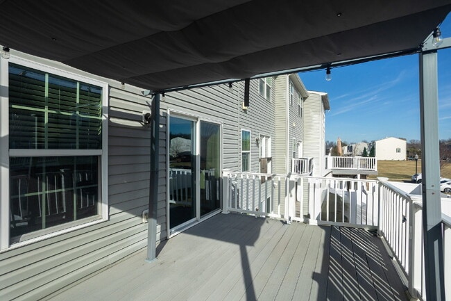 Building Photo - Exceptional 3-bedroom, 2.5-bathroom townhouse in the sought after community of The Villages at Cr...