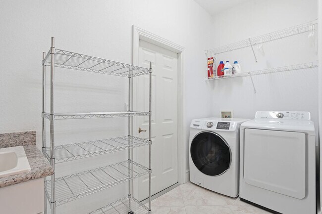 Building Photo - 1154 Augusta Falls Way