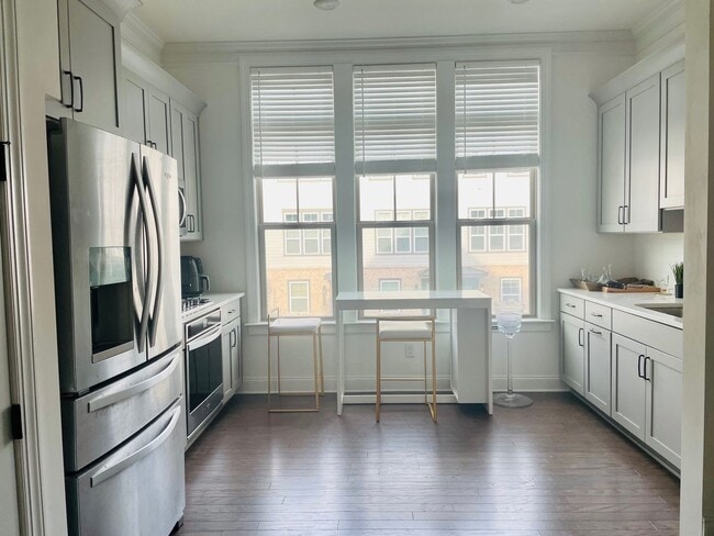 Building Photo - Beautiful 3bd/3.5ba Vinings Townhome with ...