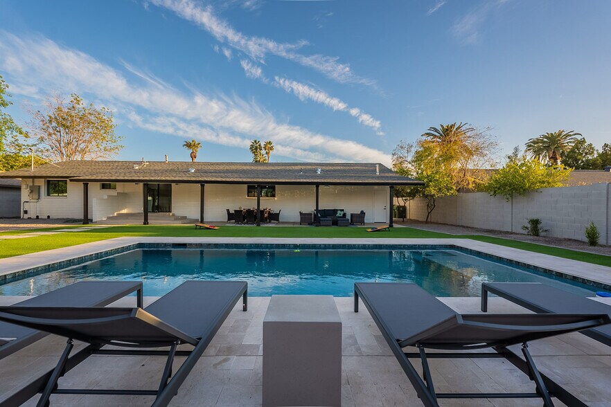 Pool - 126 E Palmcroft Dr