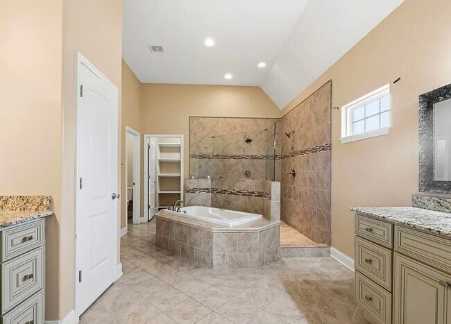 Building Photo - 2890 Colony Cove