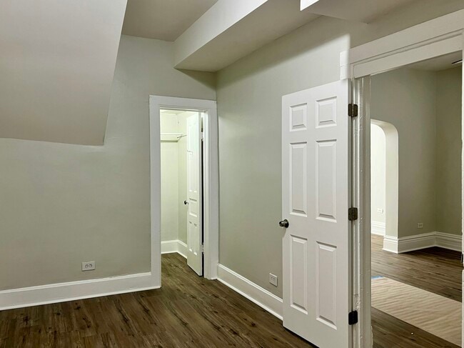 Building Photo - 1742 N Saint Louis Ave