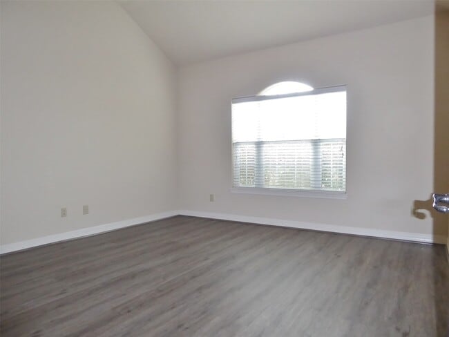 Building Photo - 10225 Wood Fern Ct