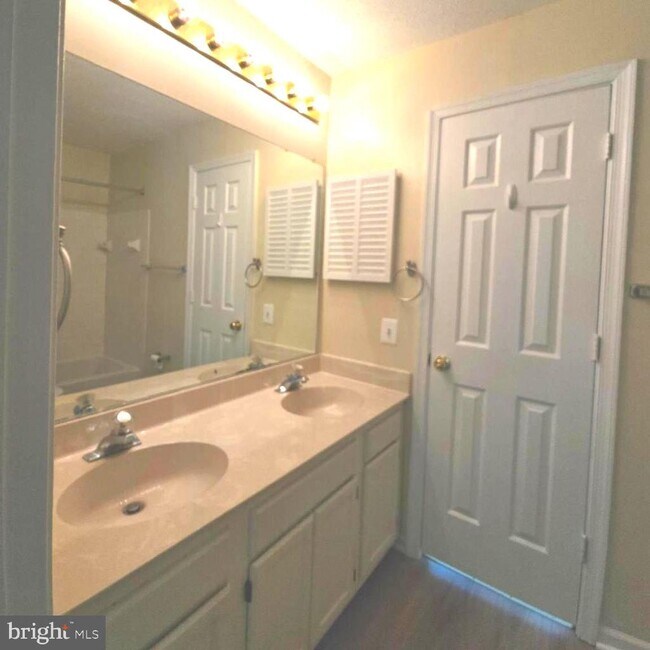 Building Photo - 7235 Parson's Ct