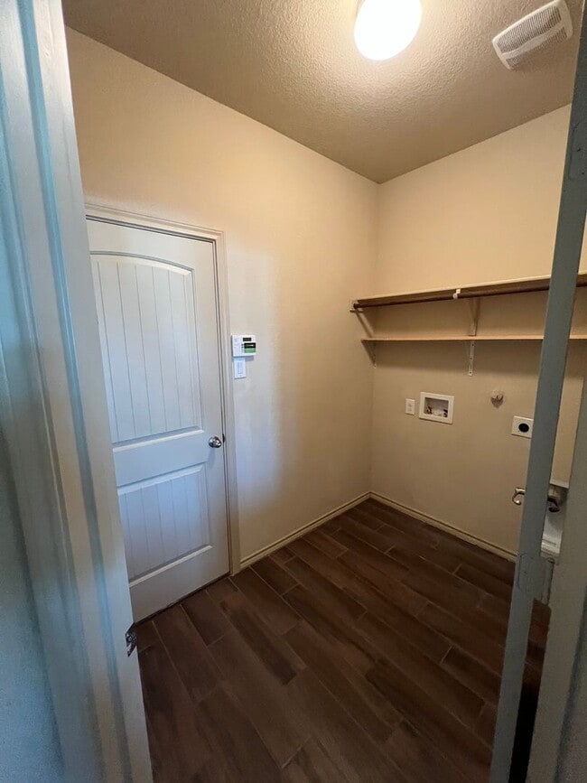 Building Photo - 1213 Ashley Dr