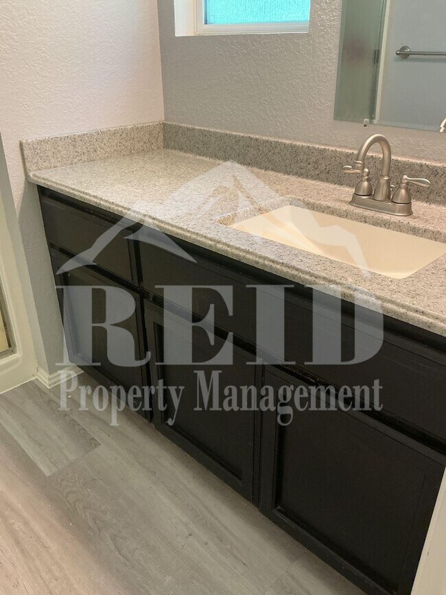Building Photo - SILVERDALE - 4BED 3 BATH HOME HEART OF SILVERDALE