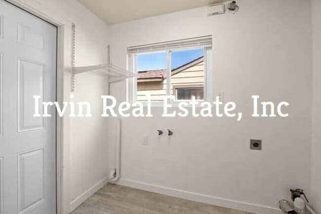 Building Photo - A Nice 4 Bedroom 1 Bath home