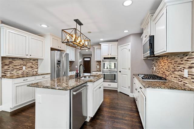 Building Photo - 8406 Lakemont Dr