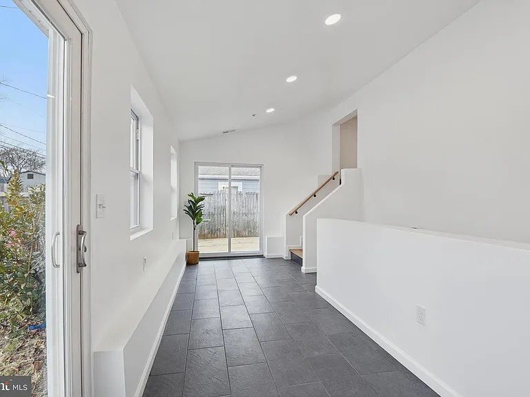 Building Photo - 513 Kintop Rd