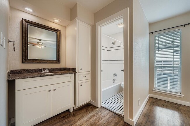 Building Photo - 5604 Woodrow Ave