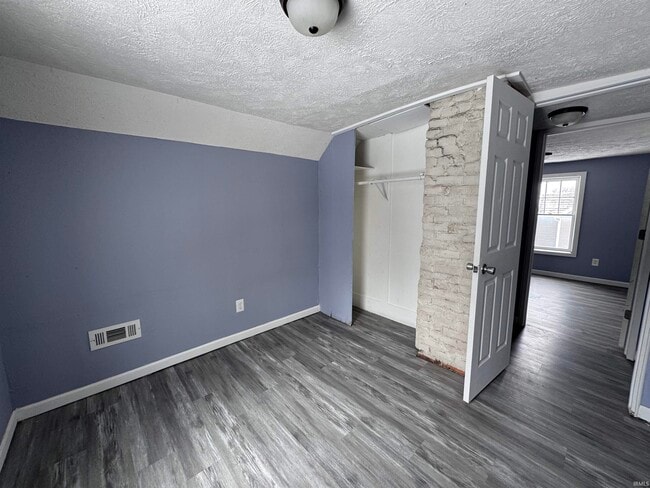 Building Photo - 1613 W 15th St