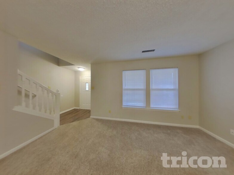 Building Photo - 2322 Edgewater Cir