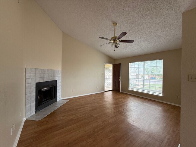 Building Photo - Annettes -2310 Fuzz Fairway, Austin, TX 78...