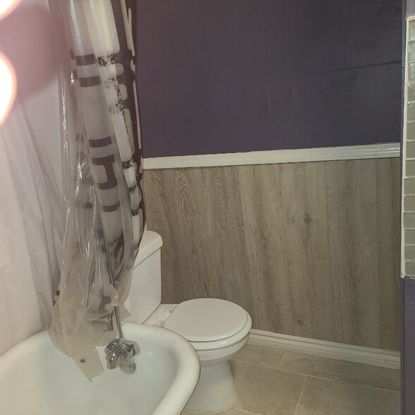 Building Photo - 7006 Clement Ave