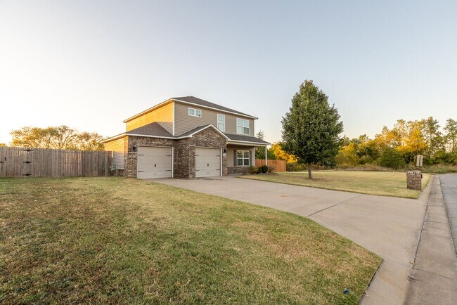 Building Photo - 3 Bed | 2.5 Bath in Broken Arrow!