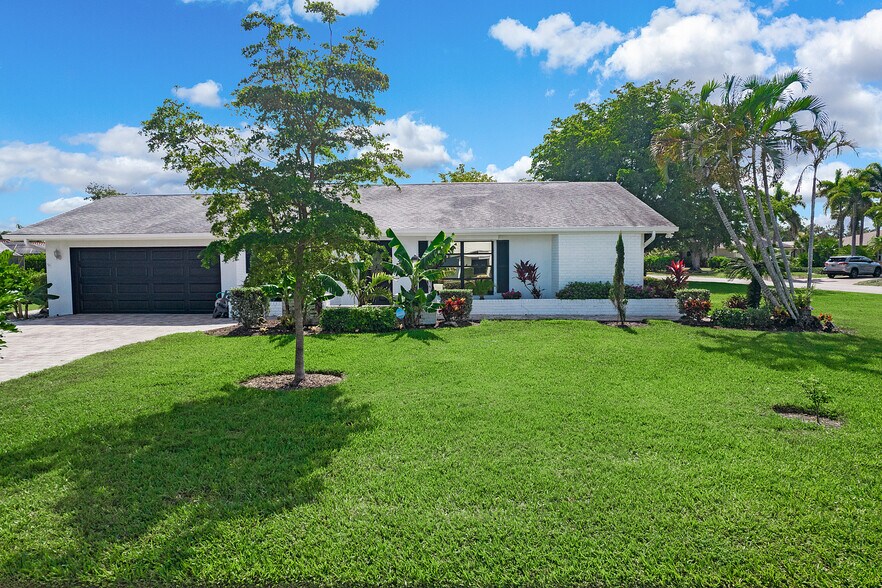 Building Photo - 27 Pebble Beach Blvd