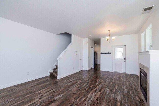 Building Photo - MOVE IN SPECIAL!!! $500 OFF FIRST MONTHS R...