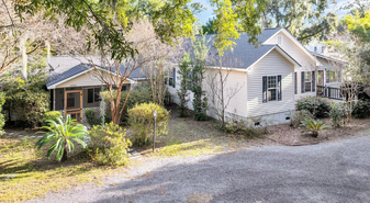 Building Photo - 733 Fort Johnson Rd
