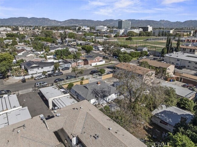 Building Photo - 14722 Strathern St