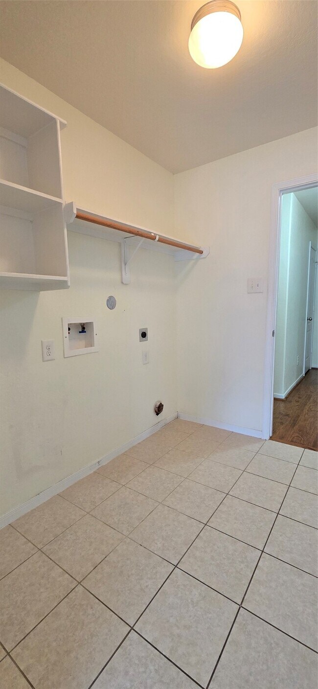 Building Photo - 15215 Benson Landing Dr