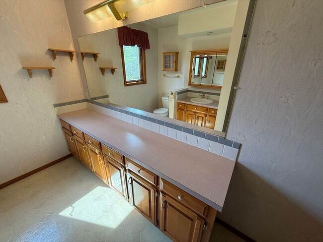 Building Photo - 460 SE Conifer Pl