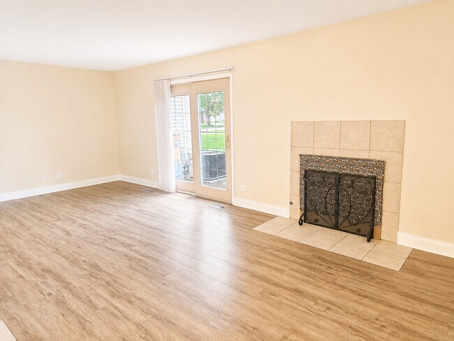 Building Photo - 320 Thistle Dr
