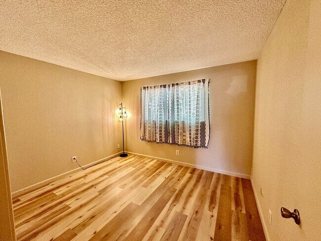 Building Photo - 2 BEDROOM 1 BATH HOME IN 55+ SENIOR COMMUNITY
