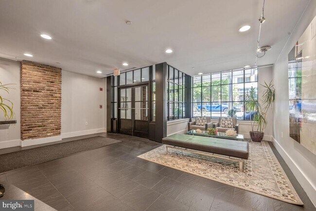 Building Photo - 1600 Clarendon Blvd