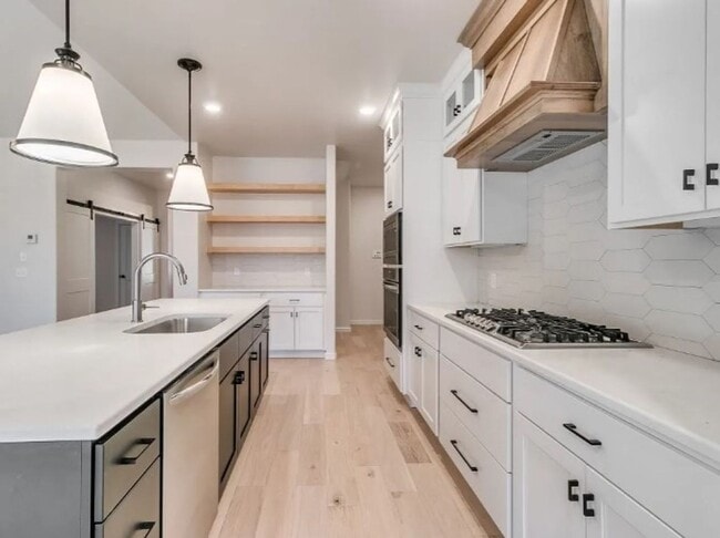 Building Photo - Model Home in East Edmond + 3 bedrooms + B...